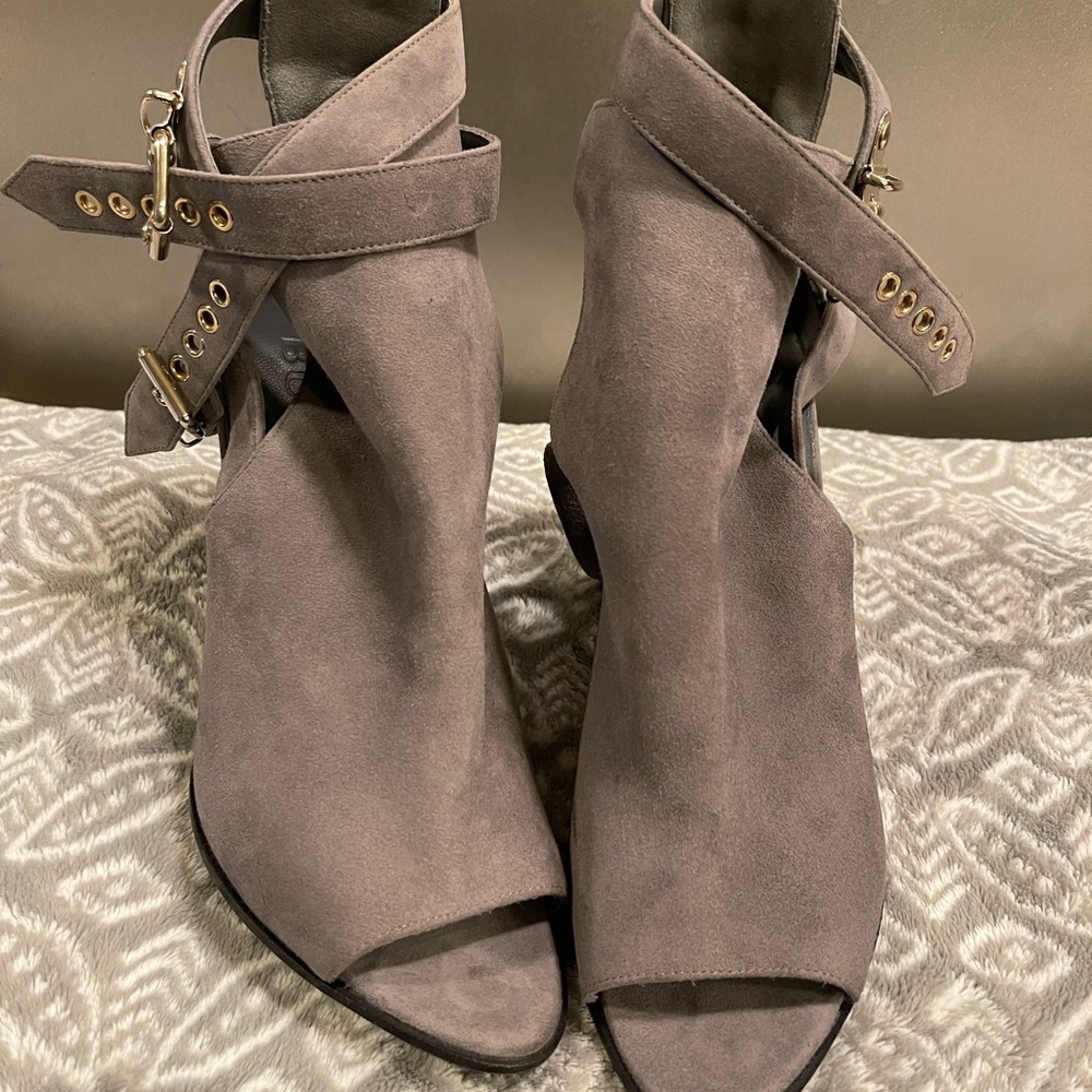 Burberry heels - Picture 11 of 13